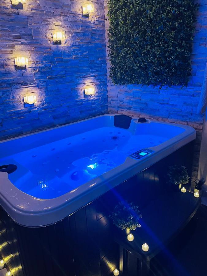 By Neptune - Appartement Rustique Jacuzzi Bondy Exterior photo